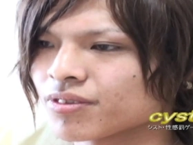 Japanese twink Natsuki indulges in self-pleasure with vibrator and oil